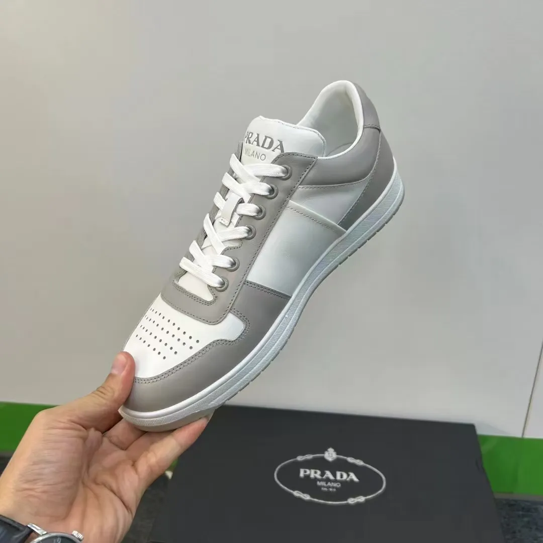 P380 Yuan 38-45 Prada Prada’s new men’s leather sports shoes, the highest version on the market, any comparison is welcome🆚! The original leather has excellent texture and is super high-end! Fetal sheep net lining imported from Italy, removable pad! Luxurious materials and fine workmanship, highly recommended!